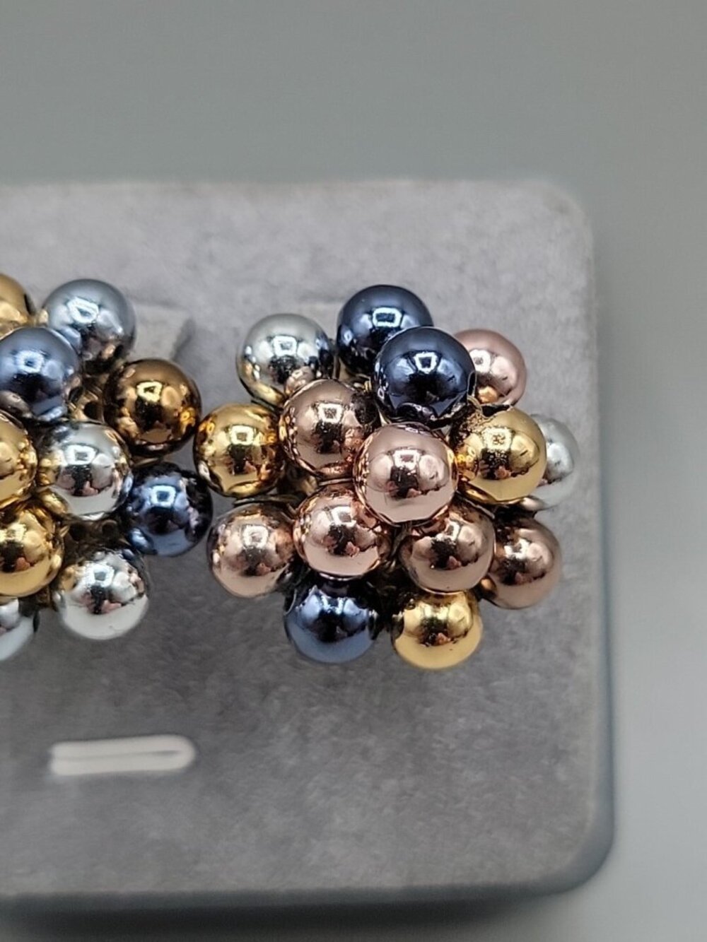 Vintage Vogue Mixed Metallic Beaded Cluster Clip On Earrings 3-D Dome Shape - Picture 5 of 9